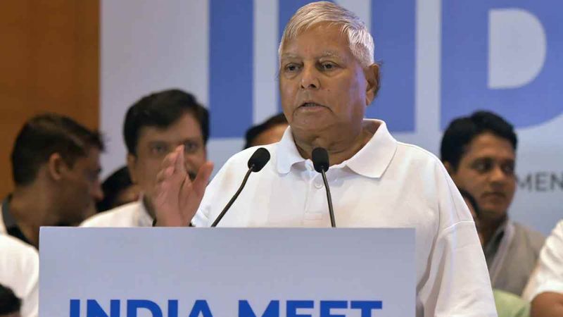 Bihar news: ठाकुर विवाद में मनोज झा को लालू यादव का समर्थन, बताया विद्वान आदमी