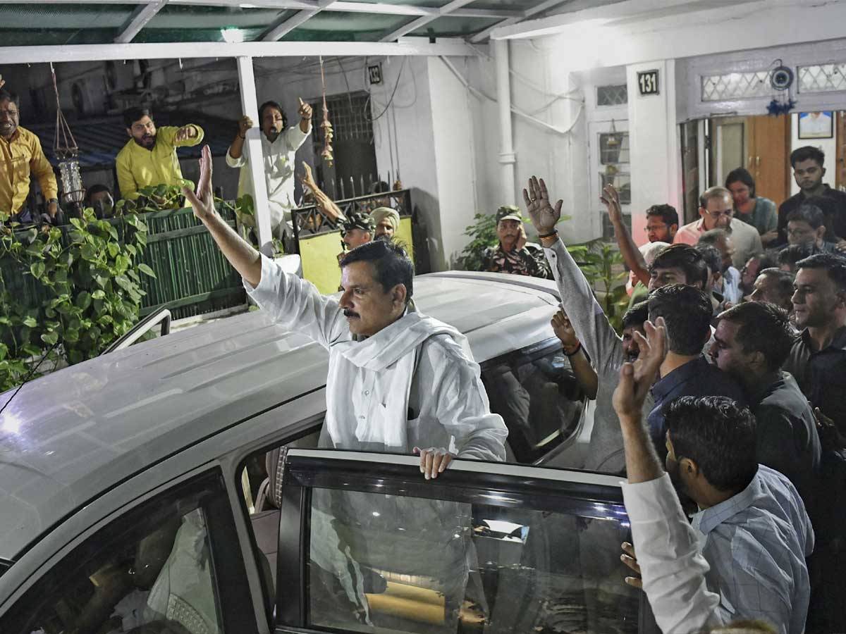Delhi news:शराब घोटाले में 10 घंटे की पूछताछ के बाद ED ने AAP सांसद संजय सिंह को किया गिरफ्तार