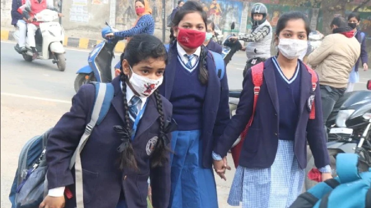 Delhi news: दिल्ली सरकार ने स्कूलों के लिए सर्दी की छुट्टियों का ऐलान किया