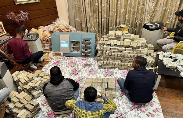 Jharkhand News:कांग्रेस सांसद के खिलाफ आयकर विभाग की छापेमारी जारी, अब तक 290 करोड़ बरामद