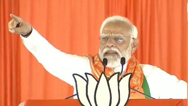 Modi lashed out at Indi alliance in Telangana:शक्ति की रक्षा के लिए खपा दूंगा जीवन, तेलगांना में इंडी गठबंधन पर बरसे पीएम मोदी 