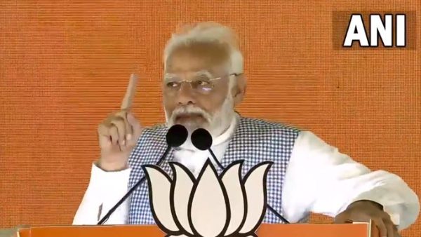 PM MODI IN TELANGANA:उनके लिए परिवार फर्स्ट है और मोदी के लिए नेशन फर्स्ट, तेलगांना में बोले पीएम मोदी