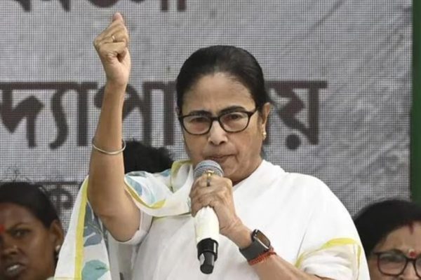TMC fielded candidates: पश्चिम बंगाल की सभी 42 सीटों पर TMC ने उतारे उम्मीदवार, इस क्रिकेटर को भी मिला टिकट