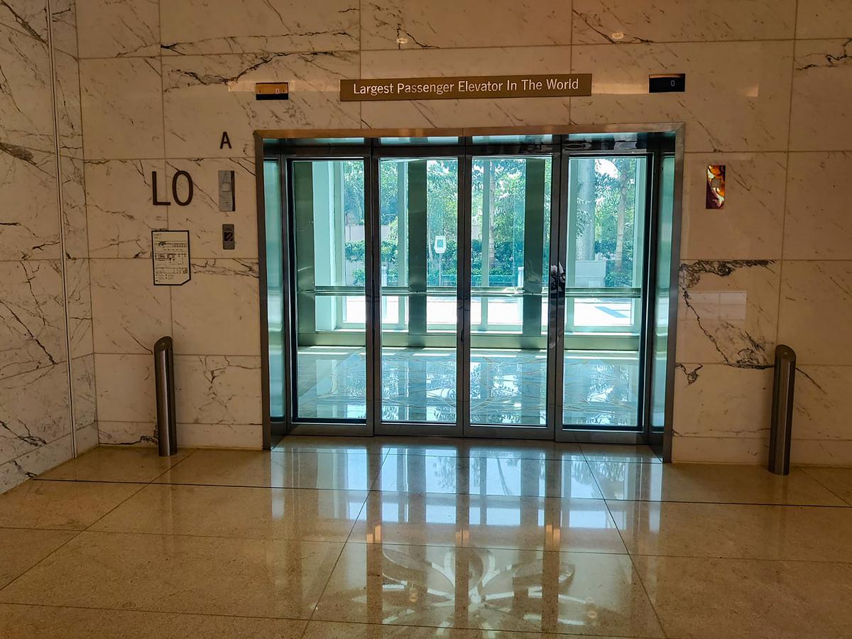 World's largest passenger elevator: दुनिया का सबसे बड़ा यात्री एलिवेटर, एक बार में 235 लोगों को ले जा सकता है