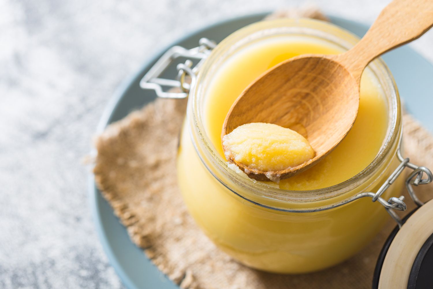Benefits of desi ghee: खाली पेट करें देशी घी का सेवन, इतने फायदे जानकर हैरान हो जाओगे आप