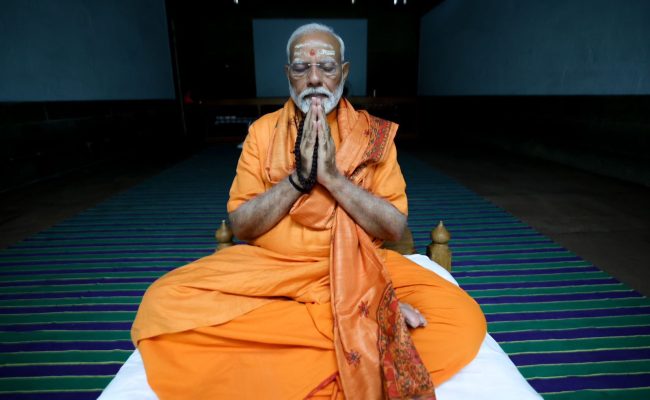 PM Modi in meditation surfaced: ध्यानमग्न पीएम मोदी की पहली तस्वीरें आईं सामने, साधना और मौन है जारी