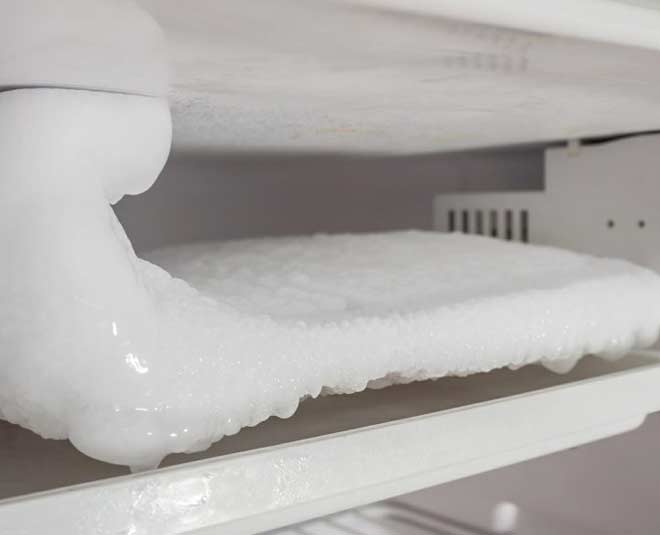 ice accumulated in the freezer: फ्रीजर में जम गई है ढेर सारी बर्फ, तो इन 5 तरीकों से करें डिफ्रास्‍ट