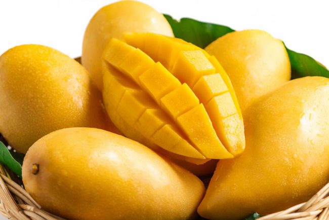 mango: आम के साथ भूलकर भी न खाएं ये 5 चीजें, सेहत के लिए है नुकसानदायक