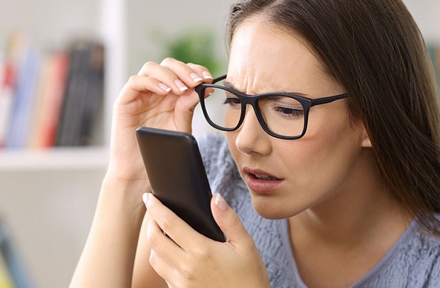 Eye Care Tips: आंखों पर चढ़ा मोटा चश्मा हटाएगा ये तरीका, जरूर आजमाएं