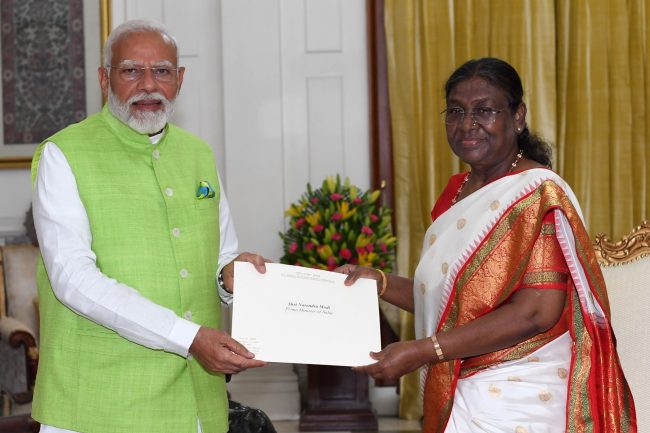 Narendra Modi met President Draupadi Murmu: राष्ट्रपति द्रौपदी मुर्मू से मिले प्रधानमंत्री नरेंद्र मोदी, सौंपा इस्तीफा