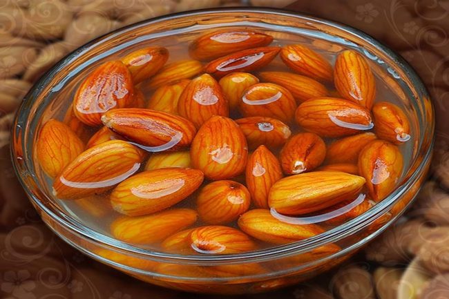 Soaked almonds Benefits: अगर आप भी करते हैं भीगे बादाम का सेवन, तो इतनी देर भिगोएं, मिलेंगे ढेरो फायदे