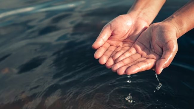 Ganga Dussehra 2024: घर में गंगाजल से जुड़ी ये 5 गलतियां पड़ सकती हैं भारी, फौरन सुधार लें