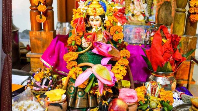 Jyeshtha Purnima 2024: ज्‍येष्‍ठ पूर्णिमा पर ऐसे करें मां लक्ष्‍मी की आराधना, सुख,सौभाग्‍य और समृद्धि की होगी बरसात