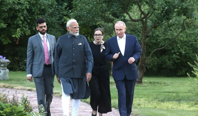 PM Modi meeting with Putin: युद्ध के मैदान में समाधान संभव नहीं, शांति के लिए वार्ता जरूरी', पुतिन से मुलाकात में बोले पीएम मोदी