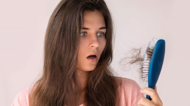 Hair Care Tips: हेयरफाल से हैं परेशान, डाइट में शामिल कर लें ये चीजें, दिखने लगेगा फर्क