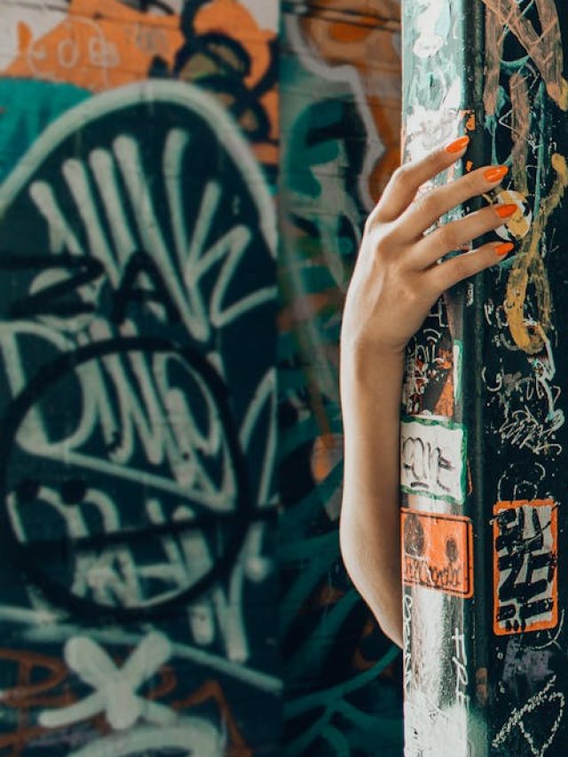 नेल पॉलिश छुडाने