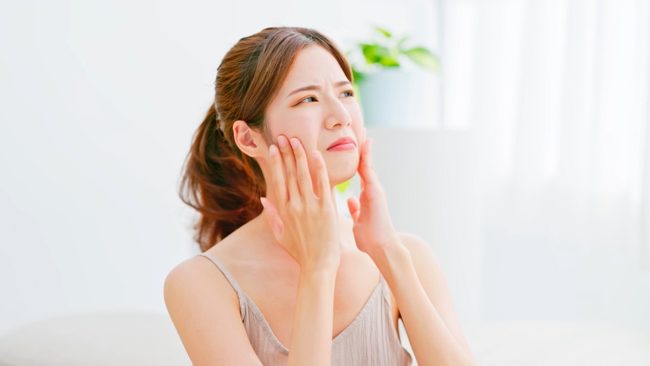 Monsoon Skin Care: उमस और चिपचिप से चेहरे का हो गया बुरा हाल, ये टिप्‍स आएंगे काम 