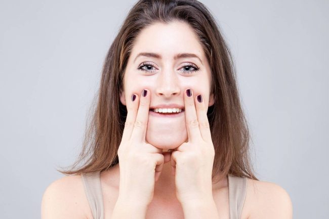 Benefits of Facial Exercise: चेहरे की कसरत के हैं आश्चर्यजनक लाभ, जान जाएंगे तो कभी मिस नहीं करेंगे