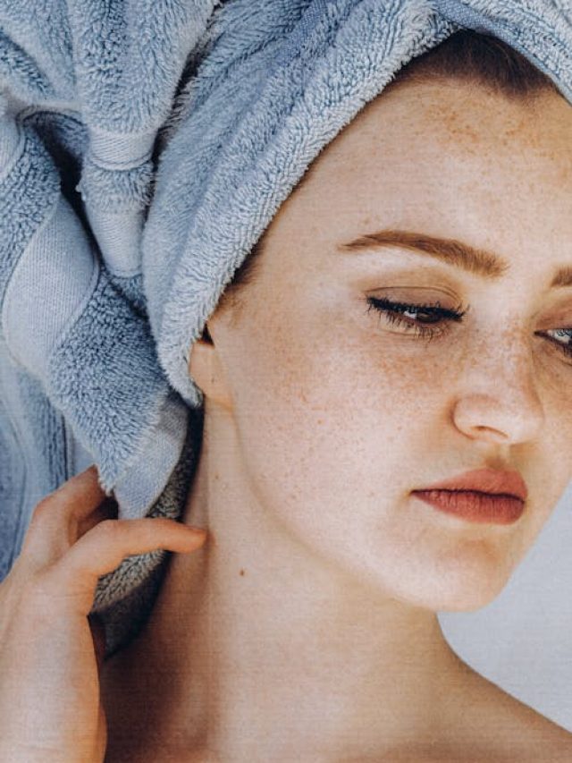 चेहरे की रंगत बिगाड़ सकती है इन दो विटामिन्स की कमी,इन लक्षणों से पहचानें