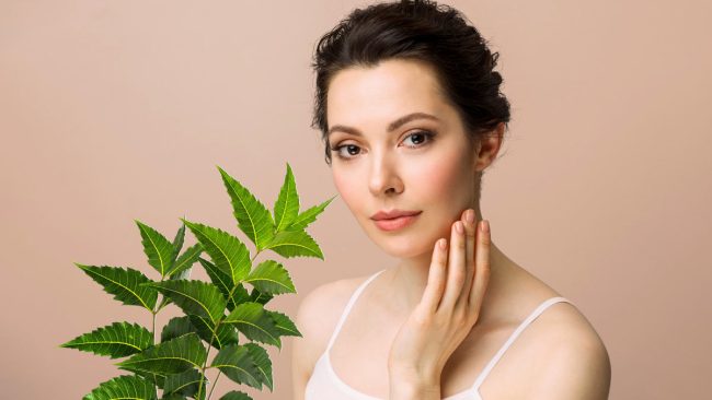 Neem leaves Benefits: खाली पेट खा लें नीम की पत्तियां, त्वचा,बाल और सेहत को होंगे अदभुत लाभ