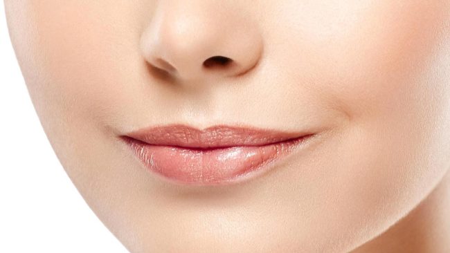 Lips Care: बदलते मौसम में अपने होठों की रंगत ऐसे रखें बरकरार