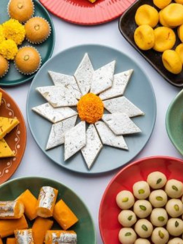 दिवाली में बनाएं ये मिठाईयां, मेहमान भी करेंगे तारीफ