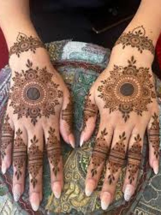 करवाचौथ पर लगाएं ये स्टा,इलिश मेंहदी के डिजाइन