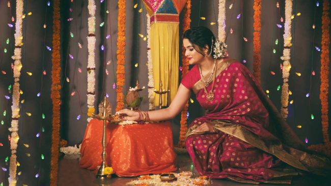 Skin Care in Deepawali: दीपावली पर इन तरीकों से चमकाएं चेहरा, तारीफों के बधेंगे पुल