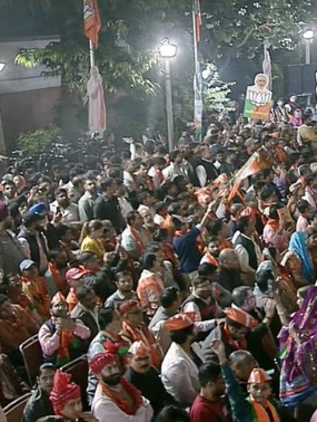 मोदी ने किया कार्यकर्ताओं को संबोधित