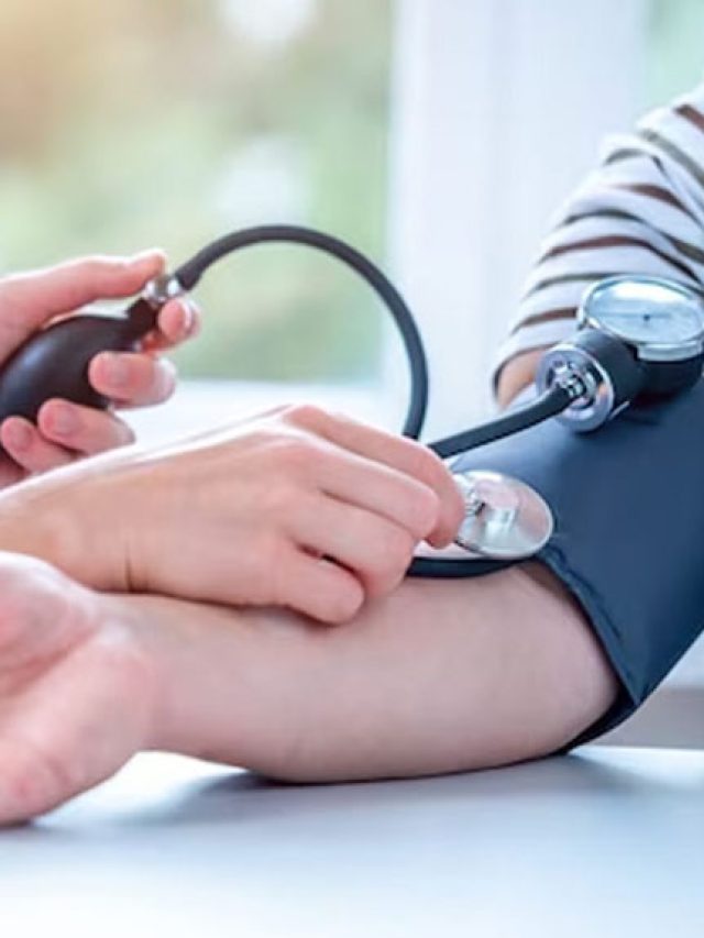 हाई ब्लैडप्रेशर को करना है कंट्रोल, तो खाने में शामिल करें इनको